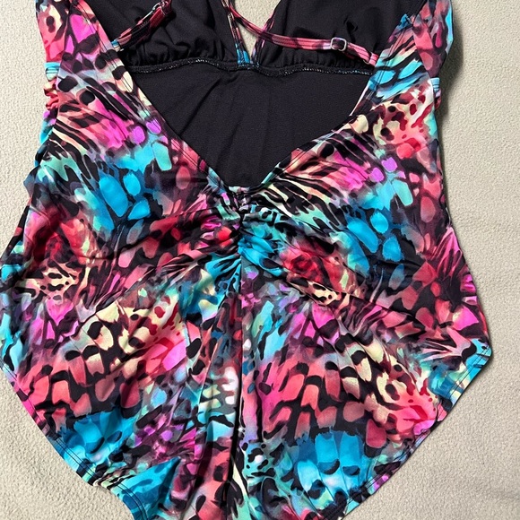 Colorful Women’s Swimwear - Picture 6 of 8
